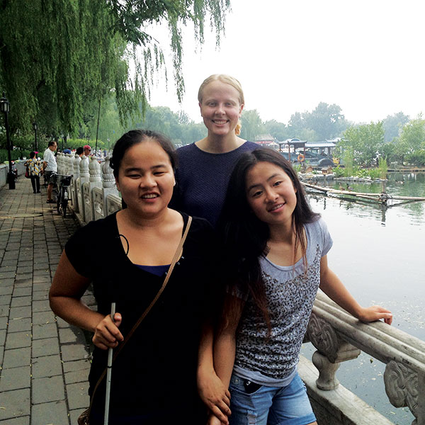 Hannah in China with her roommate and sister