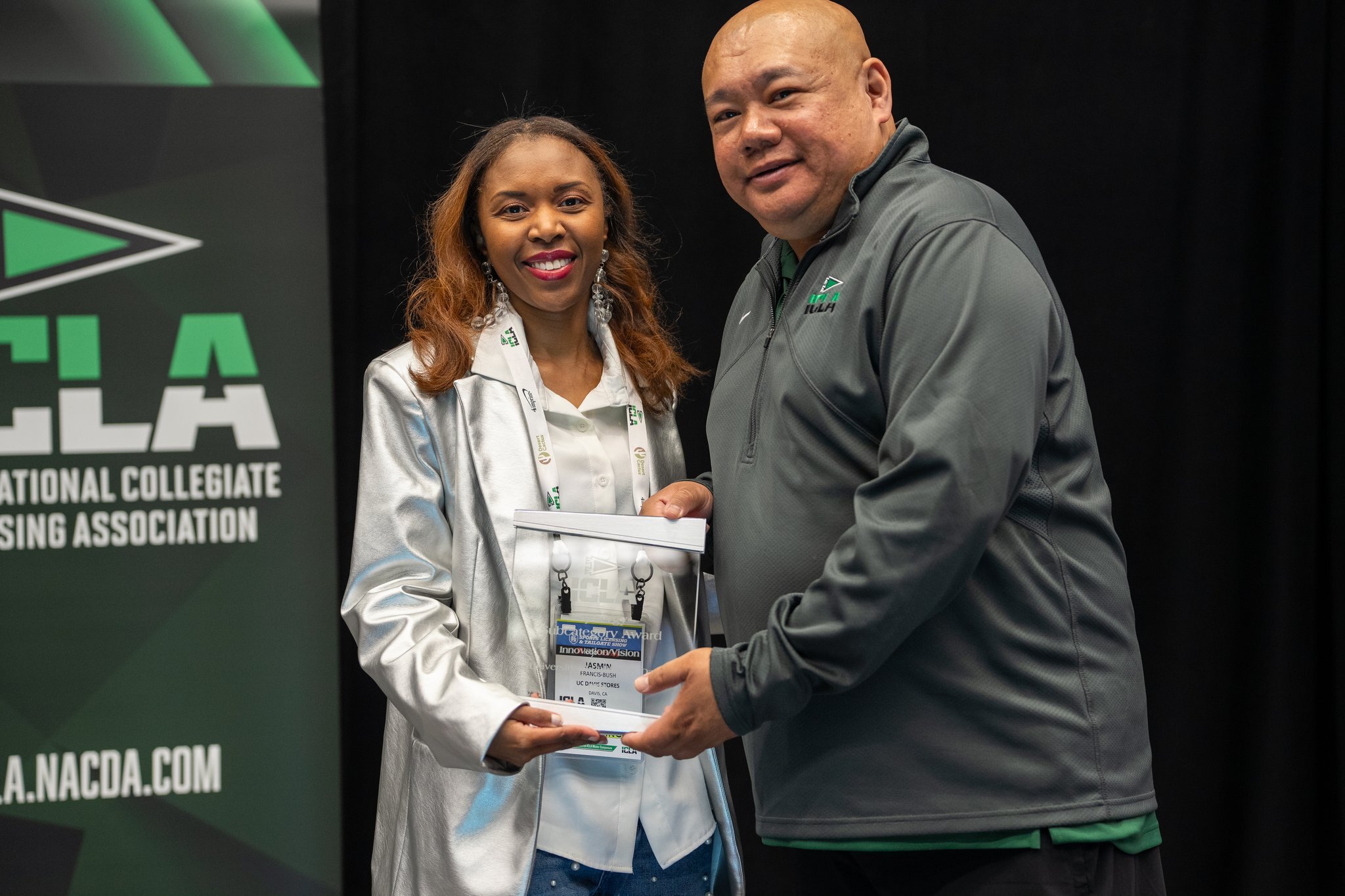 Jasmin Bush, director of brand management and marketing in the Office of Strategic Communications, accepts the International Collegiate Licensing Association Synergy Award for the Year of the Eggheads campaign. (Courtesy)