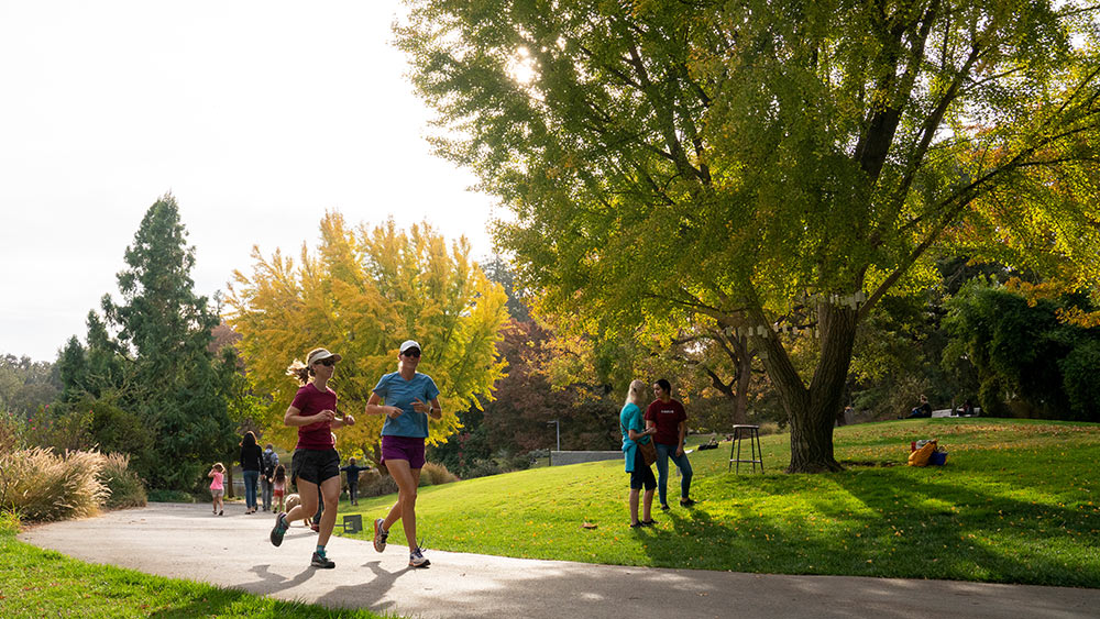 students jog arboretum uc davis