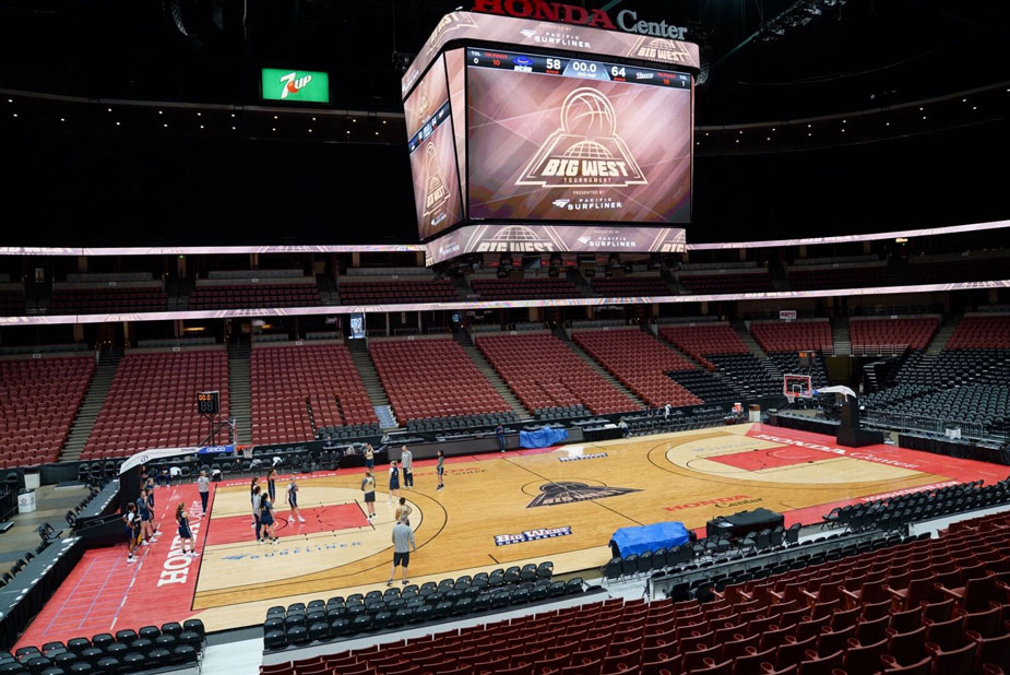 Shoot-around in Honda Center