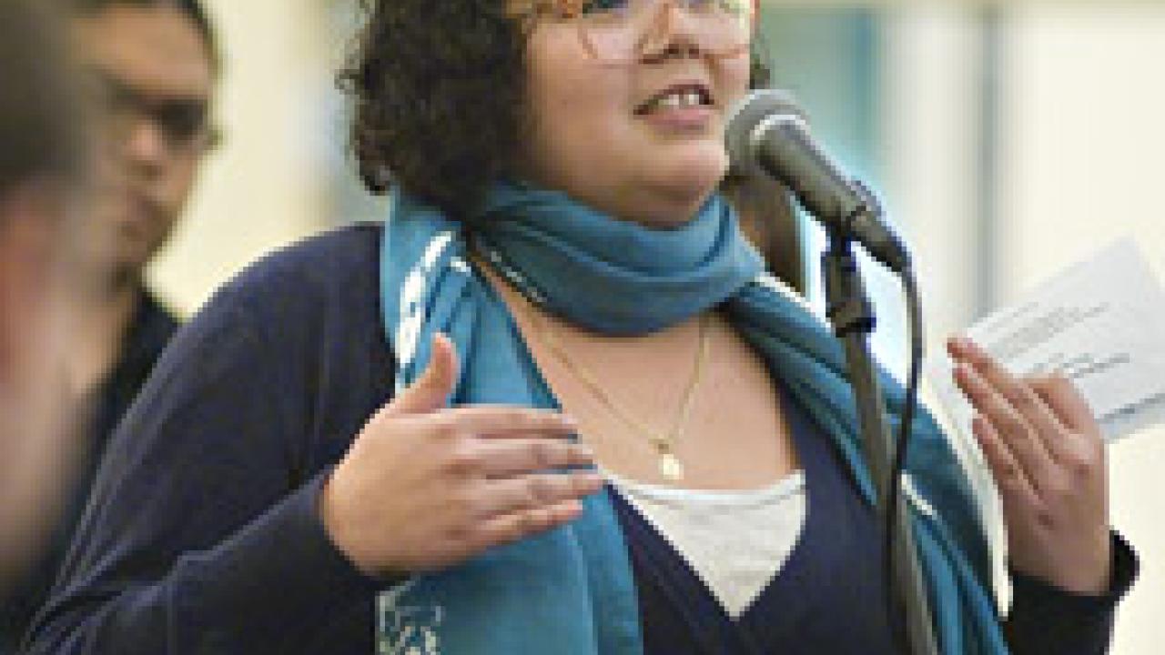 Student Leslie Flores: "I'm full of loans."