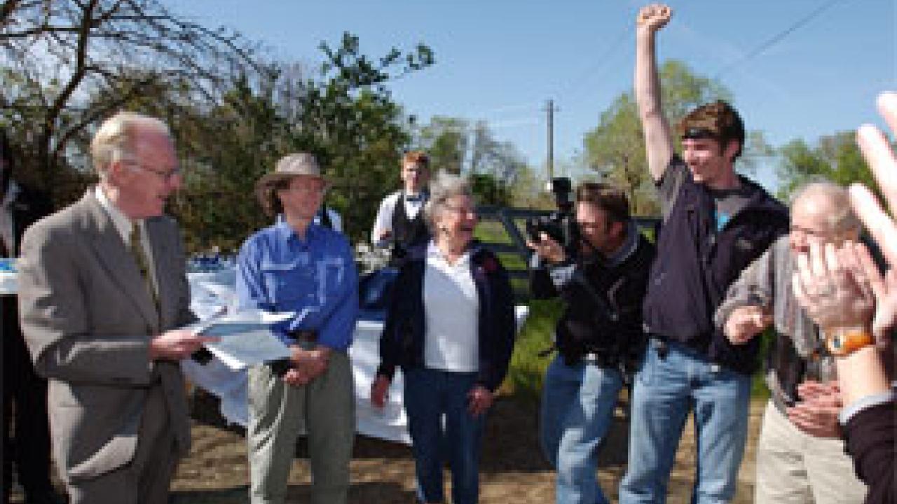 Chancellor Larry Vanderhoef, left, announces Maureen Stanton, second from left, as the recipient of the 2005 UC Davis Prize for Undergraduate Teaching and Scholarly Achievement.  The announcement was met with a round of cheers from   those assem